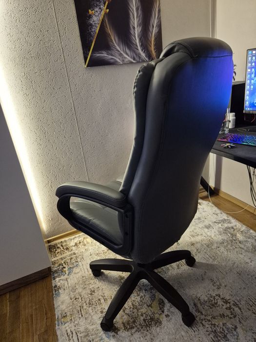 Кресло офисное  цвета графит