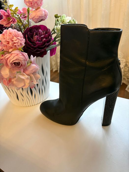 Ghete Guess piele naturală