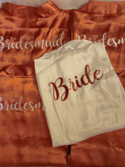 Халат за моминско парти с бродерия