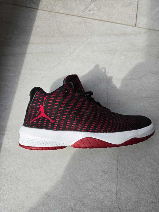 Vand Nike Air Jordan B. Fly Bred, marimea 42 EUR