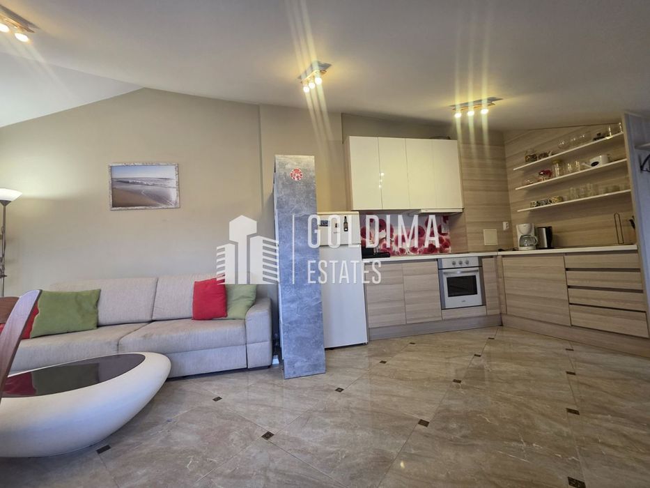 Обзаведен двустаен апартамент в супер центъра на гр. Бургас