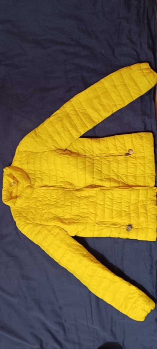 Пролетно жълто яке