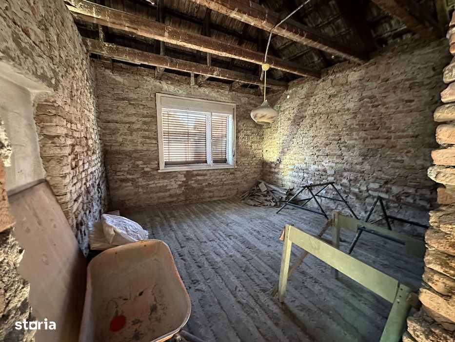 Casa 4 camere, la Roșu Interior