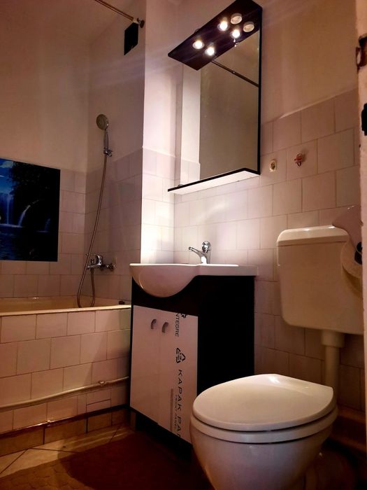 Inchiriez apartament cu doua camere,zona podgoria