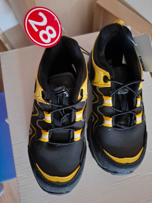 Pantofi trekking/drumetie marime 28 Noi