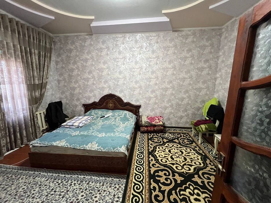 Сдается 2х комнатная квартира 
С обстановкой 
В горде Алмалыке