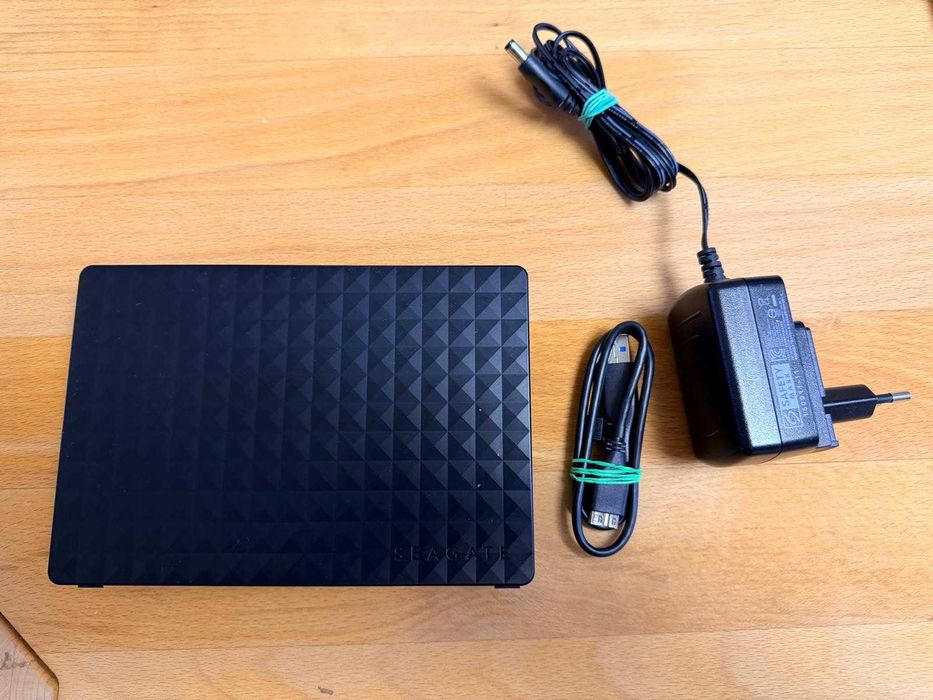 Hard-Disk extern Seagate 4 TB aproape nou