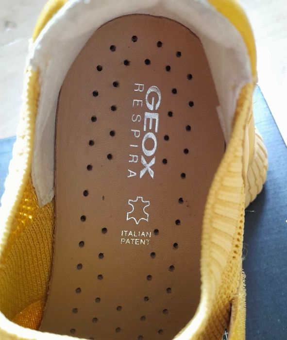 Дамски анатомrчини олекотени маратонки  Марка Geox Respira / 50 EUR / EU 36 , стелка 23,40 см. Нови