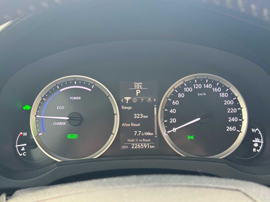 Lexus IS 300h Luxury