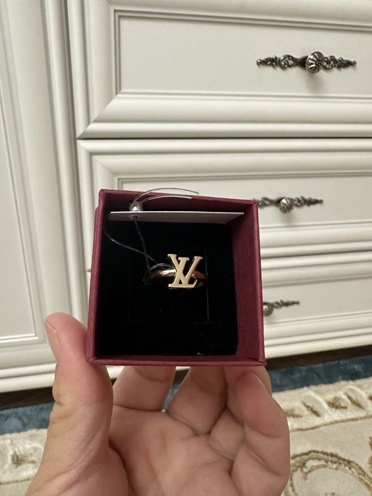 Продам кольцо золото