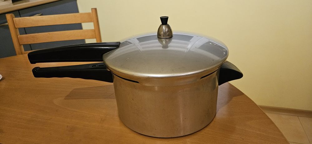 Тенджера под налягане