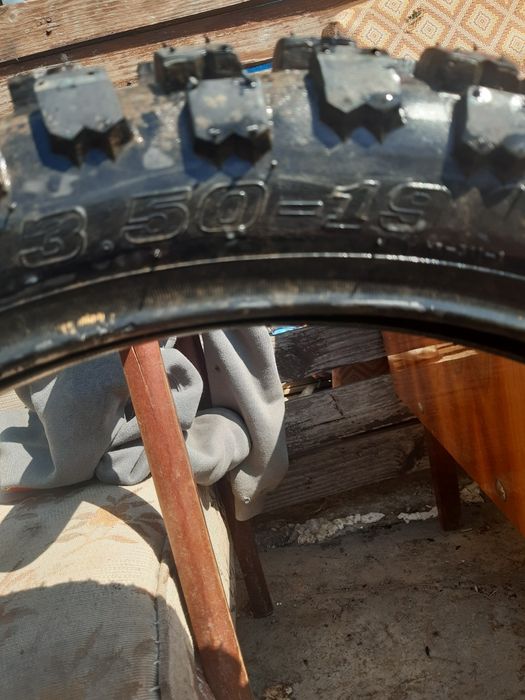 Vând două cauciucuri de față și unul pe spate de Enduro îs noi