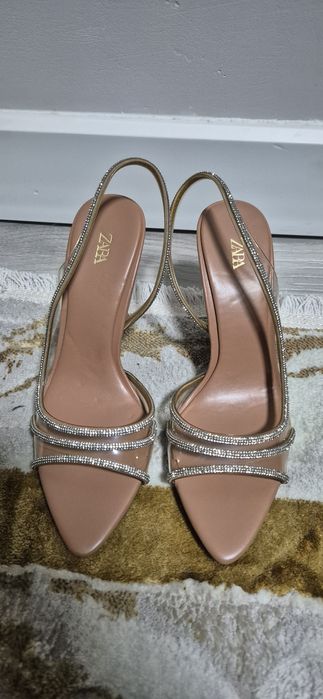 Стильные босоножки Zara