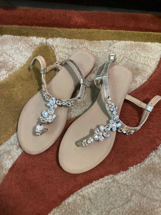 Sandale elegante cu pietricele argintii