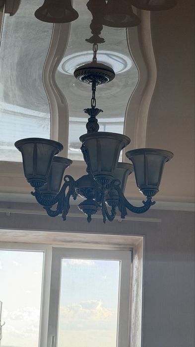 Продается люстра