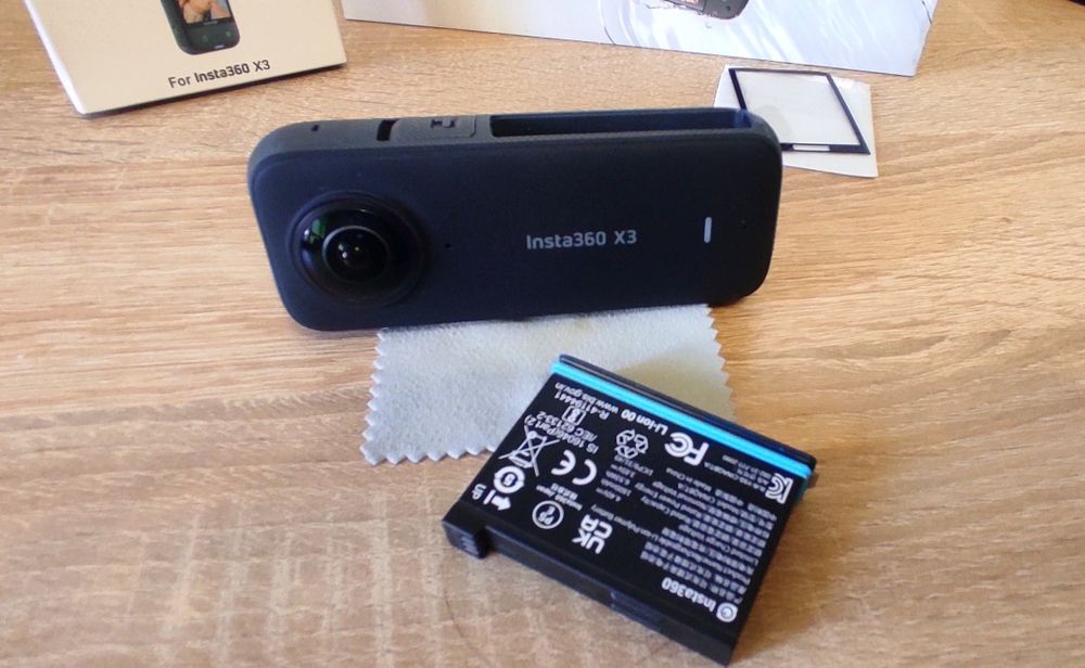 Insta 360 x3 + аксесоари, екшън камера 360 градуса