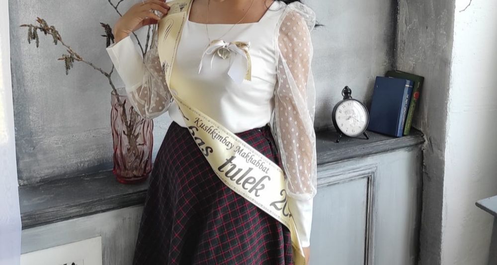 Продам ,две блузки.