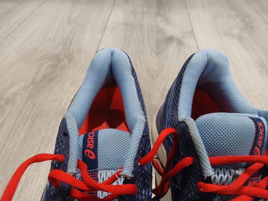 Vând încălțăminte sport Asics nr.37