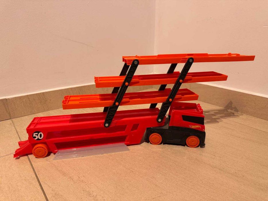 Колекция от Hot Wheels писти