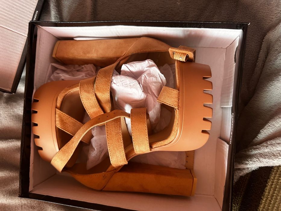 Дамски обувки високи