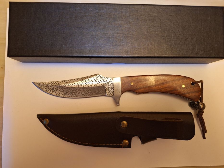 Ловен нож с кожена кания