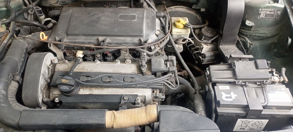 Vând golf 4 motor 14
