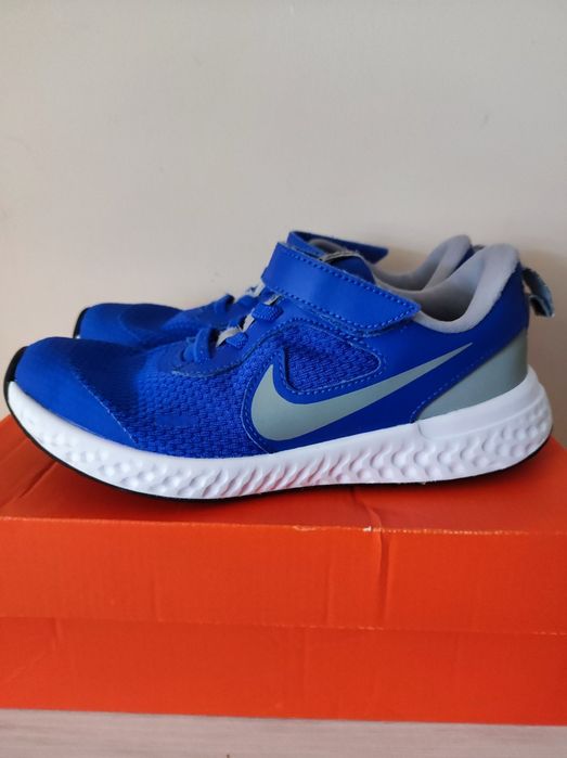 Nike Revolution 5 номер 33