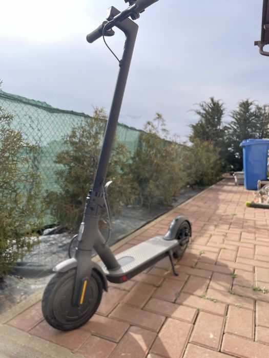 Trotinetă Electrică Xiaomi Mi Electric Scooter Essential