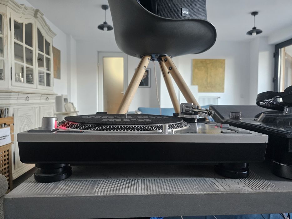 Vând Turntable-uri DJ Audio-Technica AT-LP120-USB + Reloop 2000 MK2

Audio-Technica AT-LP120-USB + Reloop

RP-2000 MK2