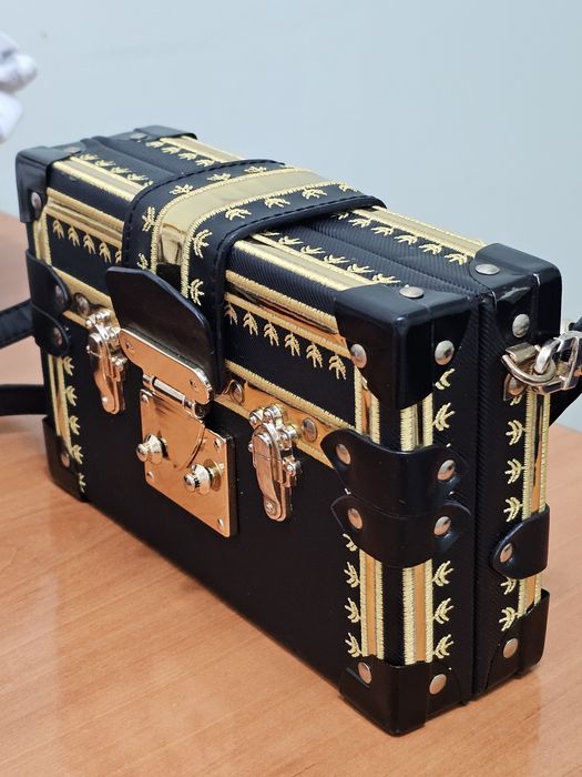 Продам женскую сумку