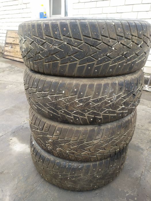 Продам резину на 17