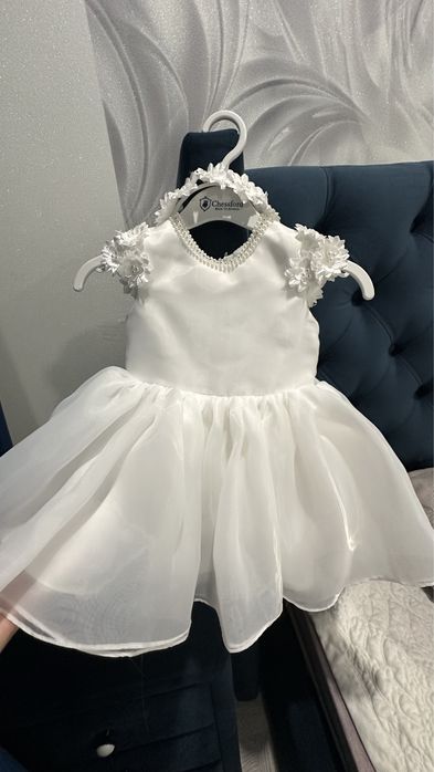 Белое пышное платье на девочку