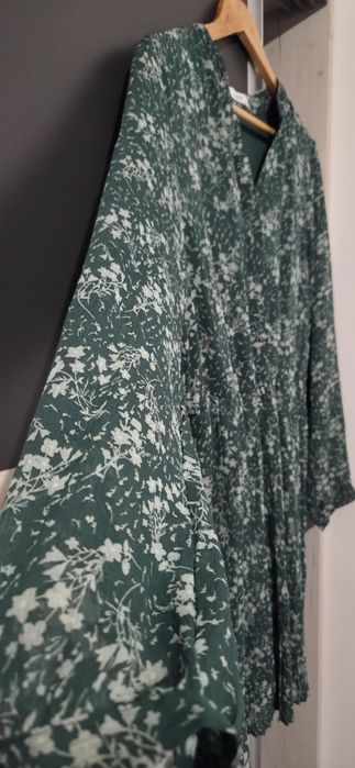 Рокля RESERVED с флорални мотиви