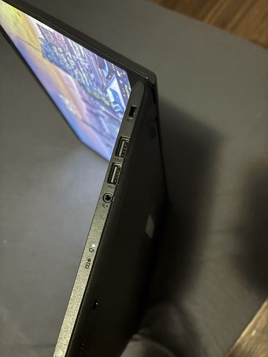 Vand laptop Asus Vivobook