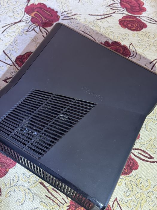 Продам XBOX 360 в идеальном состояний !
