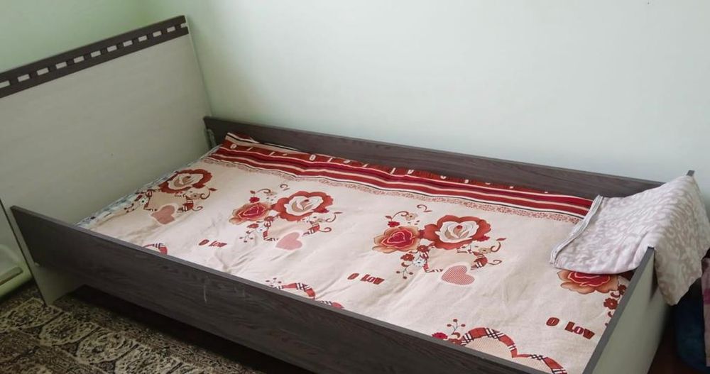 Продам спални кровать