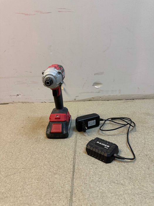 R20 Винтоверт ударен безч. Hex1/4"180Nm LED 1x2Ah