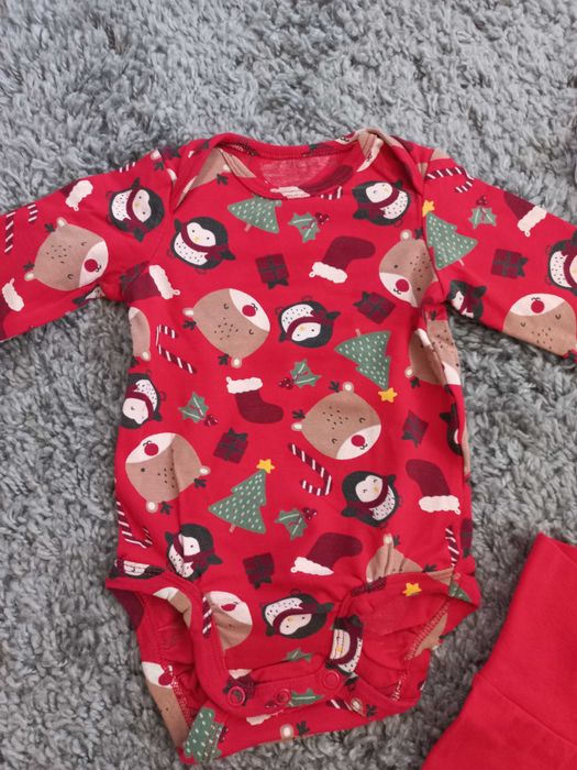Costum bebe H&M pentru Craciun (62 0-3 luni)