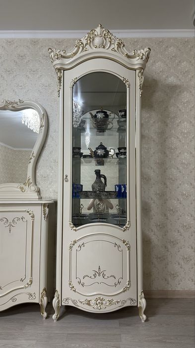 Мебель для гостинный (сервань + зеркальный )