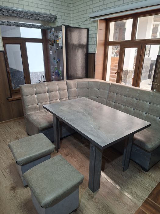 Kuxinniy ugolok sotiladi