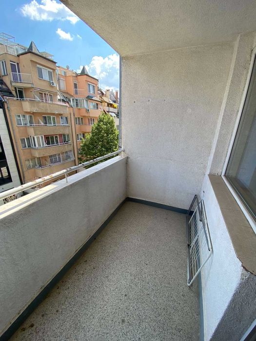 Тристаен имот в Кривата река