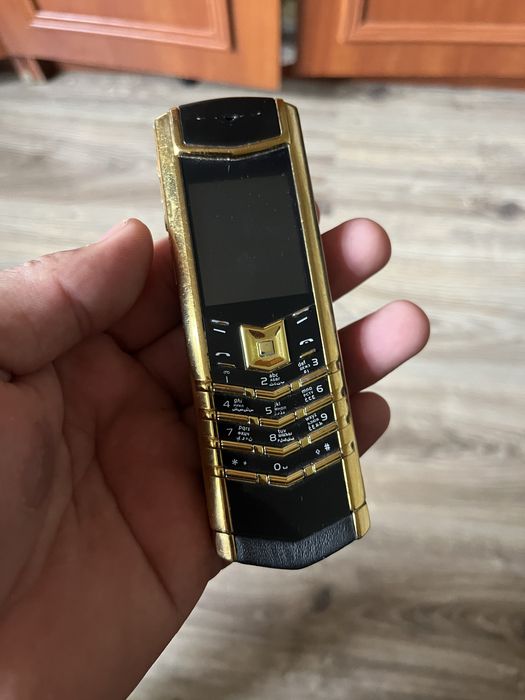 Vertu верту золотистый