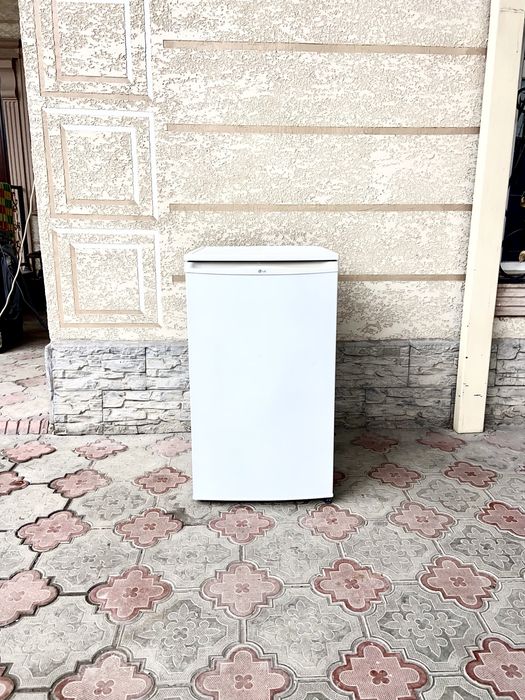 Продам холодильник метровая рабочая