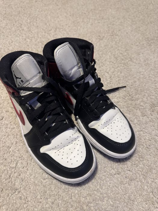 Nike Air Jordan Mid 1  marime 37,5