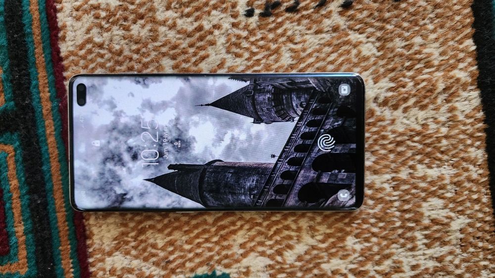 Samsung s10+ plus