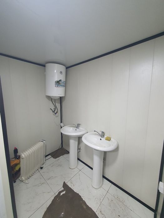 Konteyner pod dush tuvalet