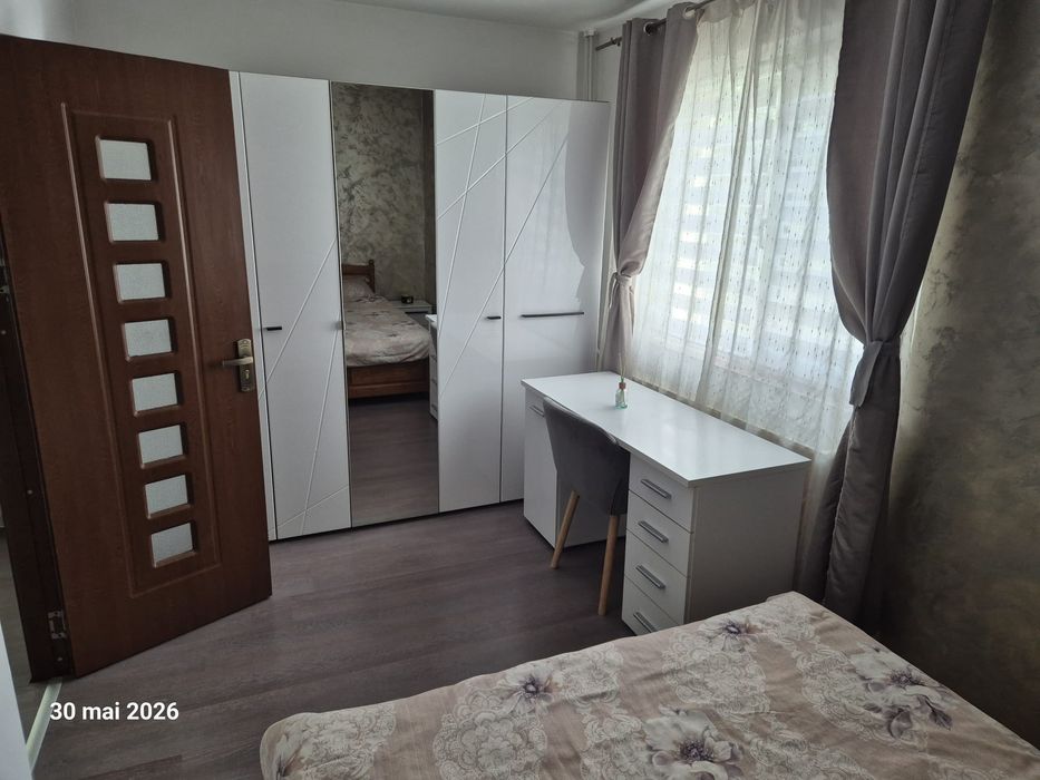 Închiriez apartament