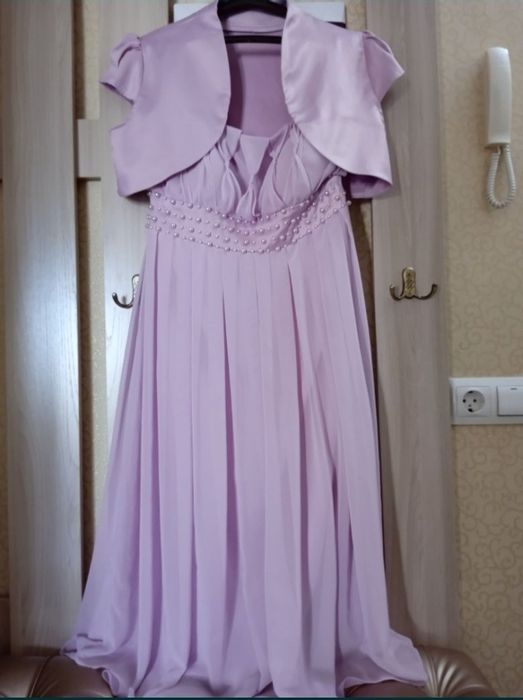 Платье нарядное красивое 46-48-50р.