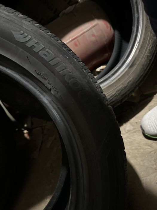 Продам резину две пары