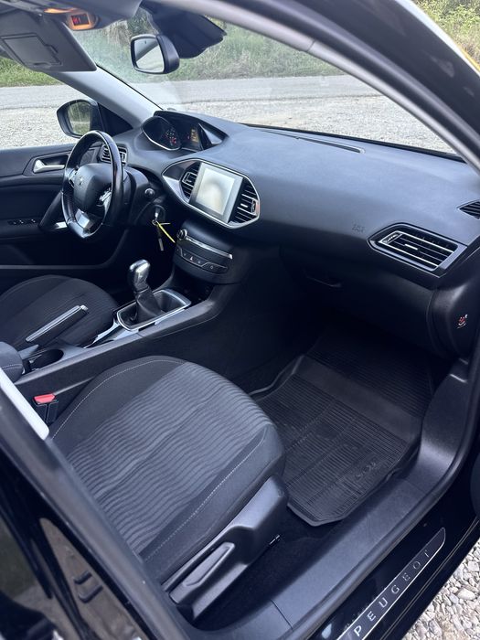 Peugeot 308 SW 1.2 110 led navi Carte service la zii Climatronic